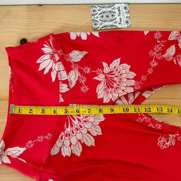 Free People Movement Tropical Floral Print Red Prairie Leggings Ankle Cutout XS - Picture 15 of 17